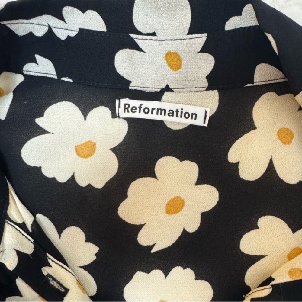 Reformation Violet Daisy print button down XS top - Picture 7 of 9